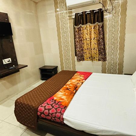 Hotel Shree Nath - 200 Meters From Dwarkadhish Temple Bagian luar foto