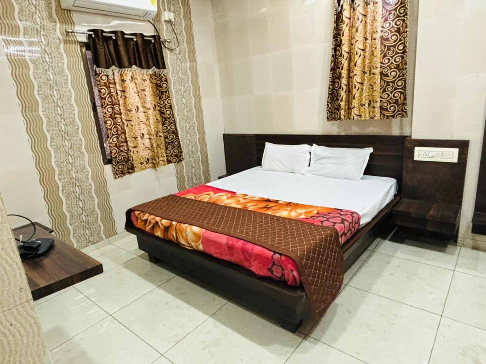 Hotel Shree Nath - 200 Meters From Dwarkadhish Temple Bagian luar foto