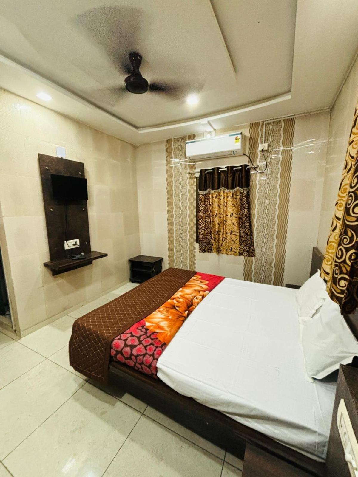Hotel Shree Nath - 200 Meters From Dwarkadhish Temple Bagian luar foto