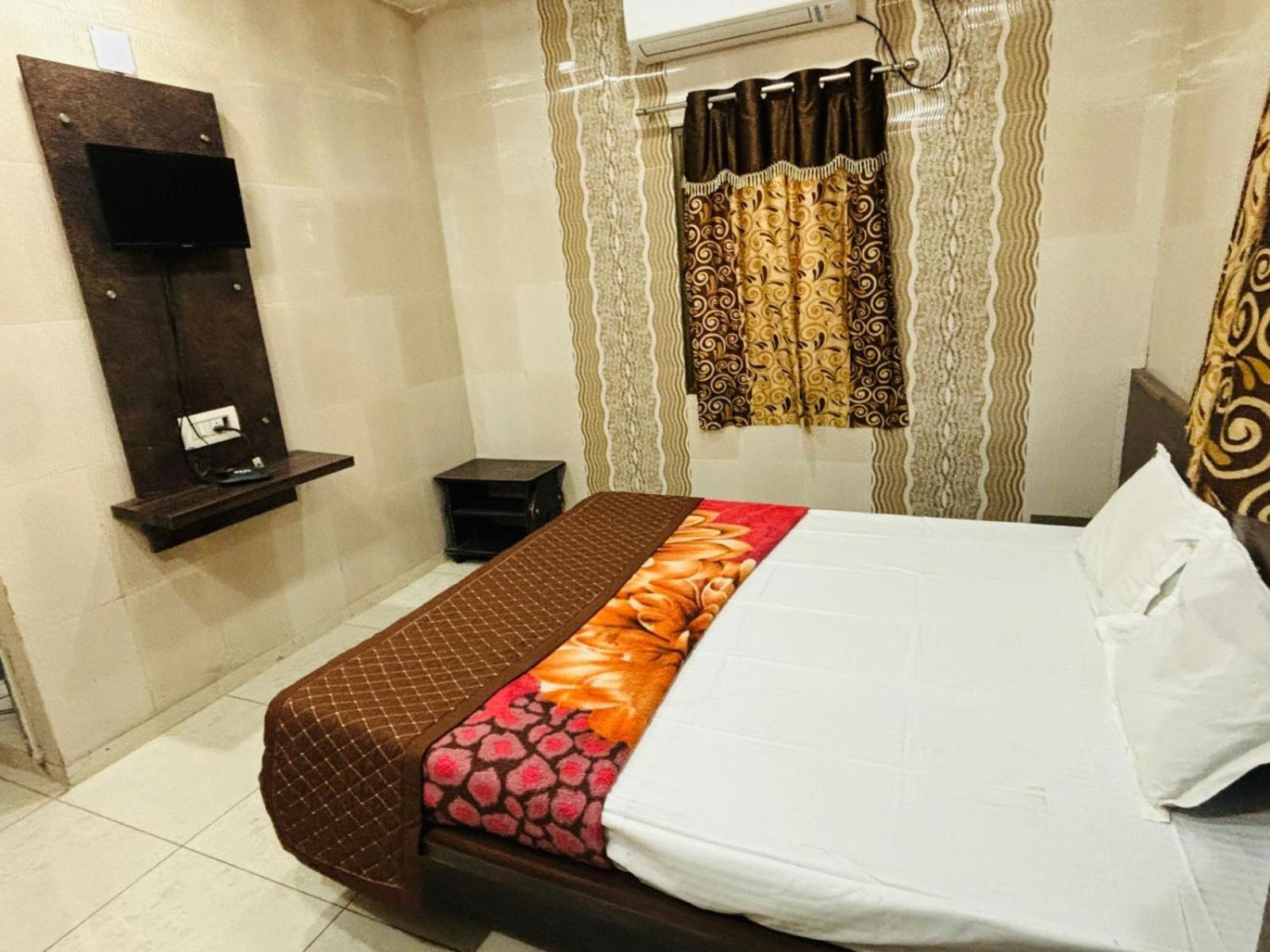 Hotel Shree Nath - 200 Meters From Dwarkadhish Temple Bagian luar foto
